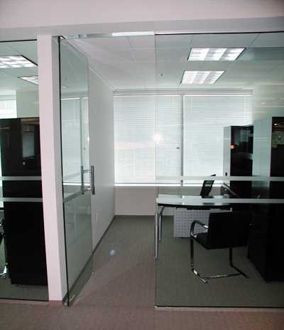 Монтаж офисных перегородок за 2 дня 2 Монтаж офисных перегородок за 2 дня glass entrance1 full